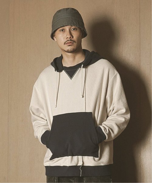 【Name./ネーム】 ASYMMETRIC SWITCHING HOODIE