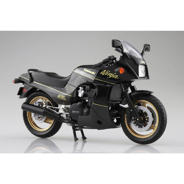 アオシマ 1/12 KAWASAKI GPz900R 黒/金 完成品バイク 11079ｶﾜｻｷGPZ900Rｸﾛｷﾝ