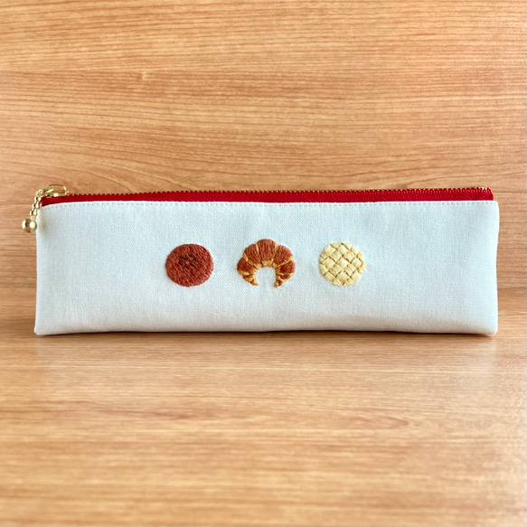 ひとくちパンの手刺繍ペンケース（しろ）