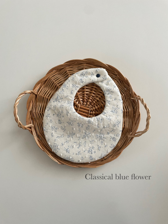 【new⸝⋆】ふんわりスタイ✺ Classical blue flower /たまご型