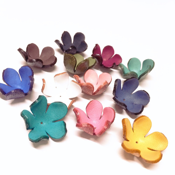 【Leather flower parts】ﾌﾟﾙﾒﾘｱM(ﾋﾟﾝ無し) same color 2 pieces