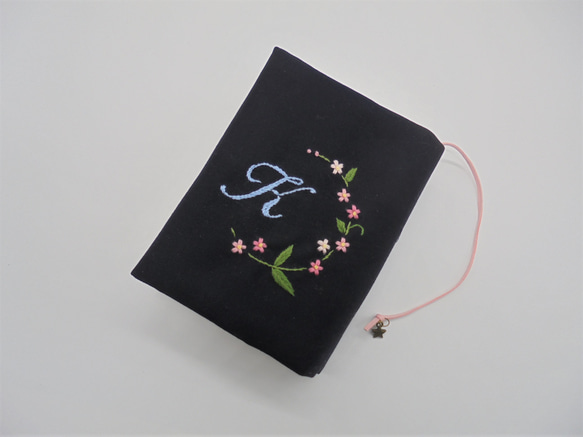 イニシャル文庫本カバー・ 聖書カバー・讃美歌カバー　手刺繍 わすれな草