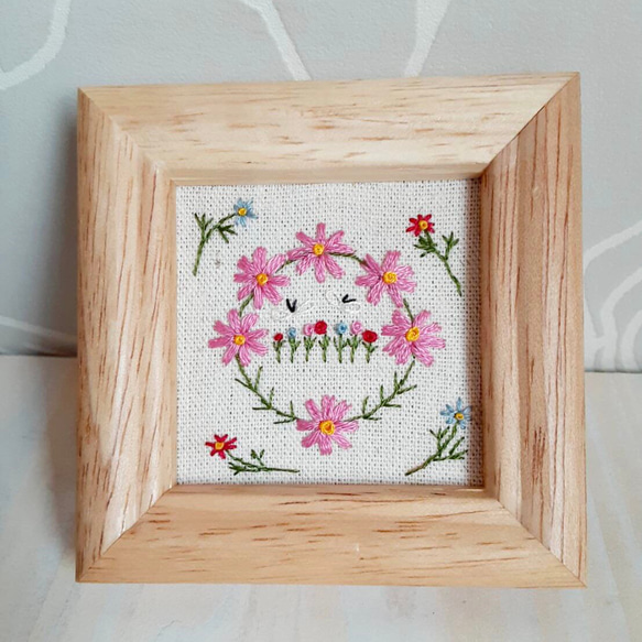 刺繍フレーム コスモスのサークル　秋桜　お花の刺繍　 壁飾り インテリア雑貨