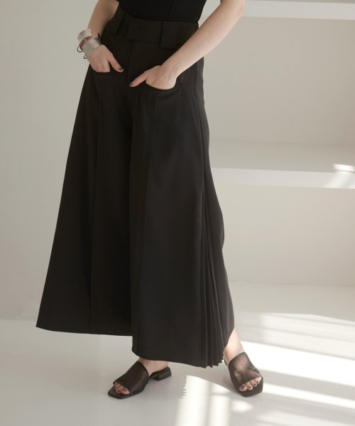 Pleat Hem Block Pants