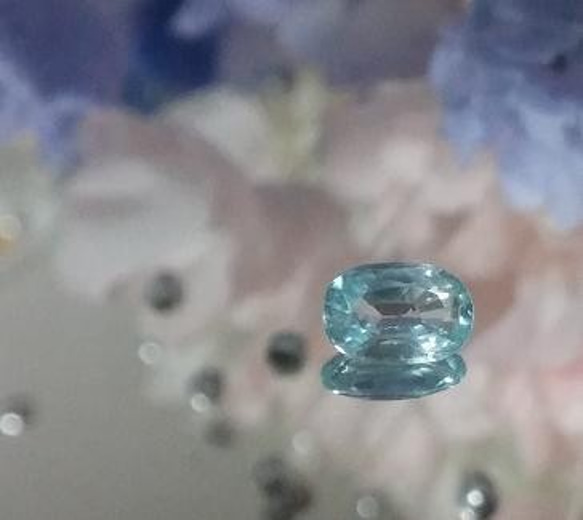 ブルージルコン　0.6ｃｔ　天然石