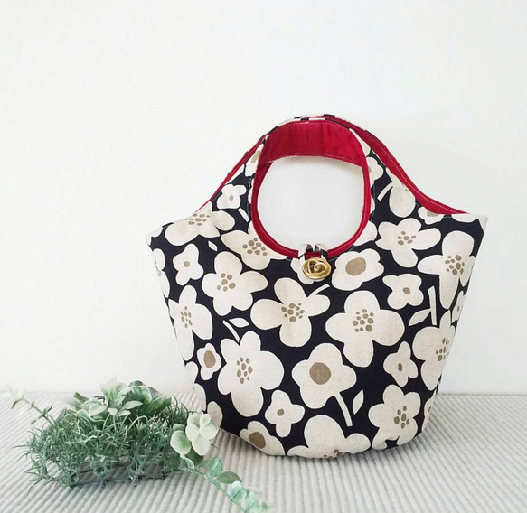 たっぷり入る❤︎ぽってり花柄bag