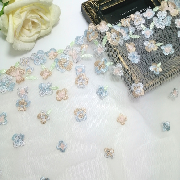 1m 銀糸いり 花柄 刺繍 チュールレース　ハンドメイド　生地　手芸　素材　はぎれ