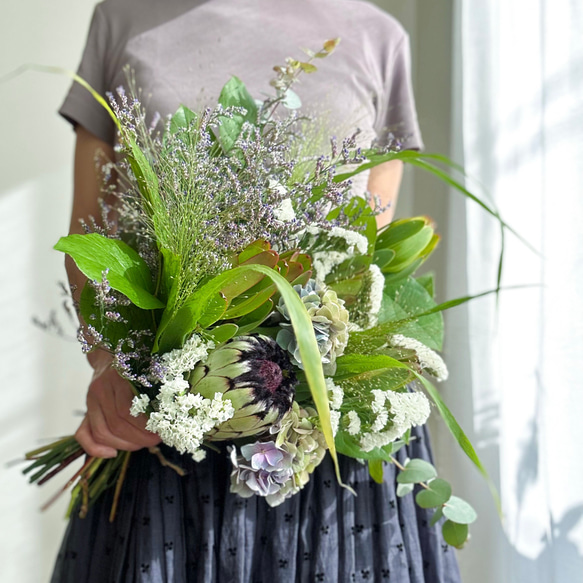 フレッシュブーケ そのままスワッグに 季節のお花おまかせ Mサイズ　＊特集掲載作品＊