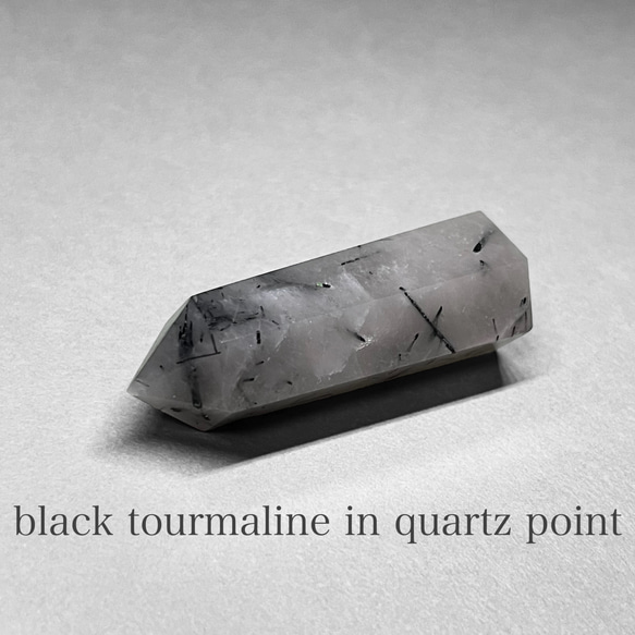 black tourmaline in quartz point/ブラックトルマリンインクォーツポイント : グレーA