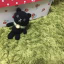 オシャレな黒猫のあみぐるみ