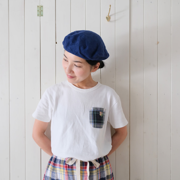 【すぐのお届け♪】花の手刺繍　半袖Tシャツ