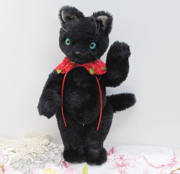 《送料無料》黒猫・青目　赤い襟飾り25cm