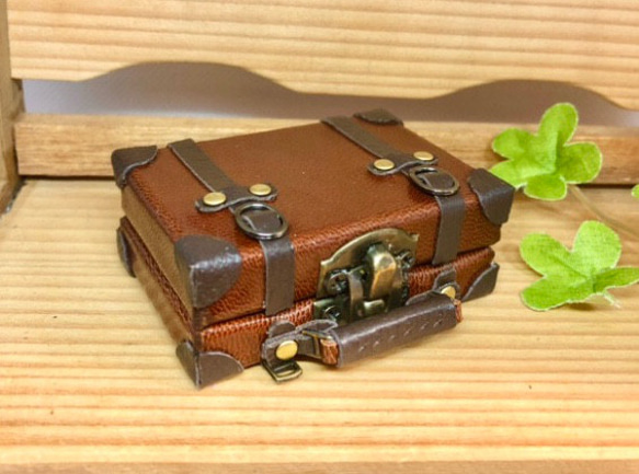 革細工　ミニチュアトランク　miniature trunk.