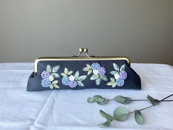 花の手毬刺繍がま口ペンケース（グレー）Mサイズ