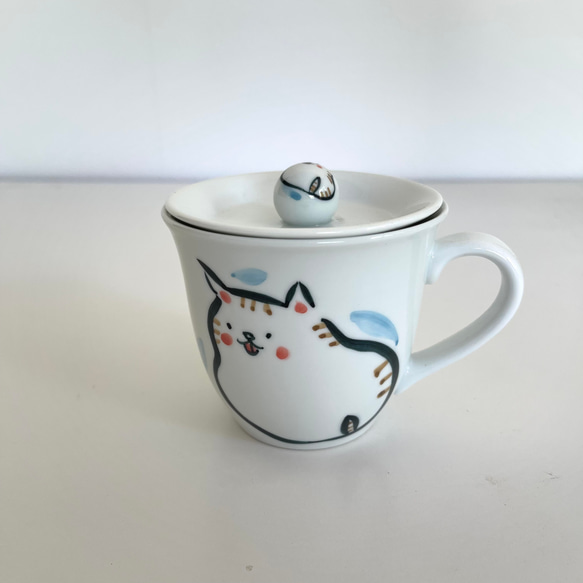 猫の日【波佐見焼】マグカップ　茶色のトラ猫　蓋つき【tomofac】