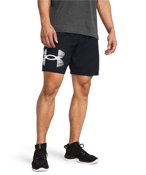 UA Woven Graphic Short