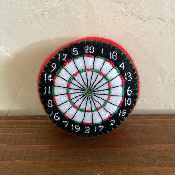 Darts pincushion RED 手刺繍 ピンクッション 針山