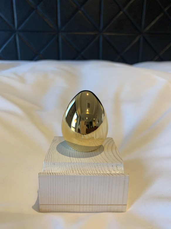 【名前入れ無料】スマホスタンド大Gold Egg (white)プレゼントや誕生日に！　珍しい贈り物に！