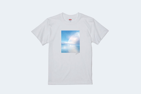 海にかかる虹を描いた、Tシャツ