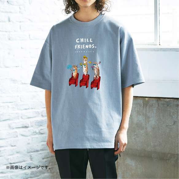 厚みのあるBIGシルエットTシャツ「CHILL FRIENDS_推し活するネコたち」 /送料無料