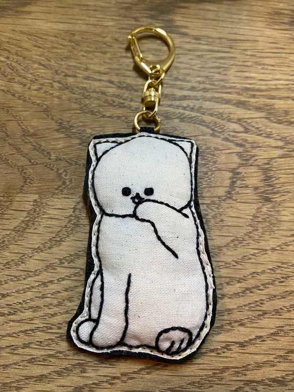 【サンプル品】気ままなねこのキーホルダー（顔洗う）