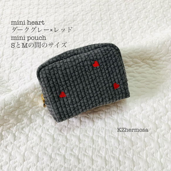 SとMの間のサイズ　ハート　ダークグレー×レッド　minipouch 刺繍　ヌビポーチ　大人可愛いサニタリーポーチ