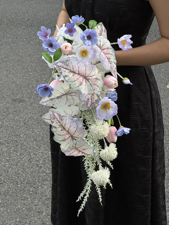 結婚式の花嫁 造花、外装ウェディングドレス、写真撮影、結婚式の花嫁の手のブーケ