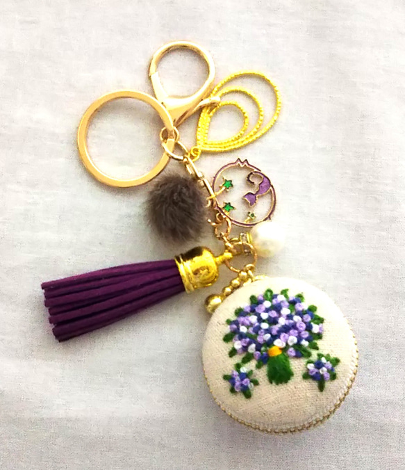 小花の花束刺繍のマカロンポーチキーホルダー