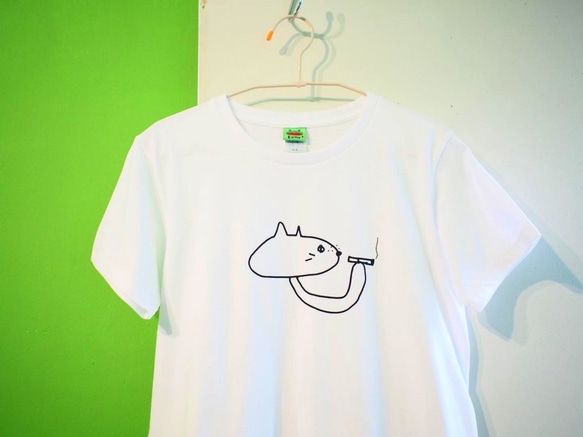 E *グループTシャツmeow喫煙