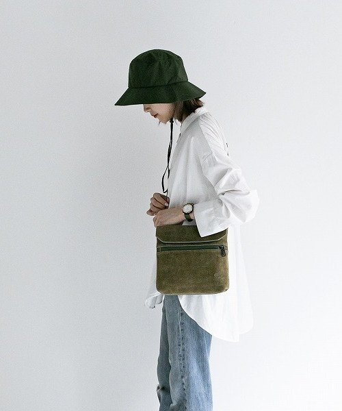 AS2OV / アッソブ SUEDE SACOCHE－KHAKI