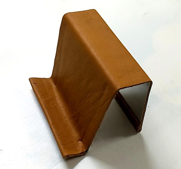 Smartphone stand with camel leather