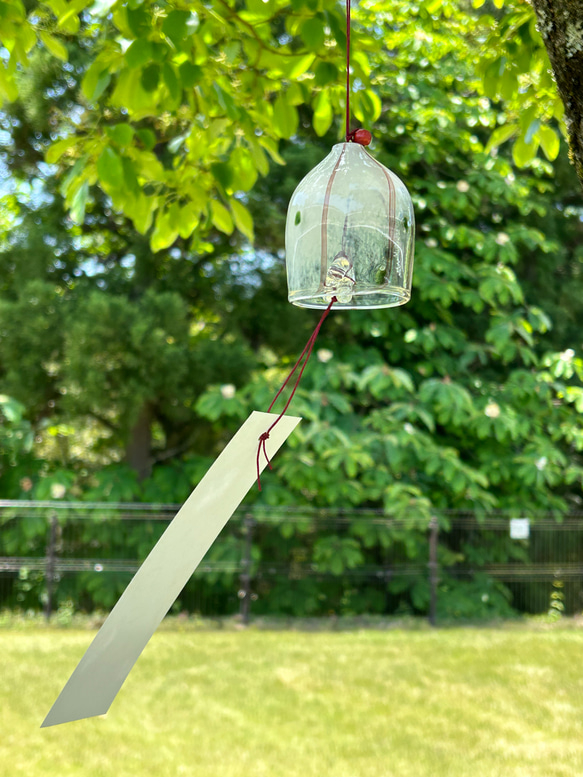 風鈴　吹きガラス　たて線とドット　えんじ色　夏　涼しい