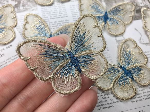 【2個】刺繍ワッペン蝶々