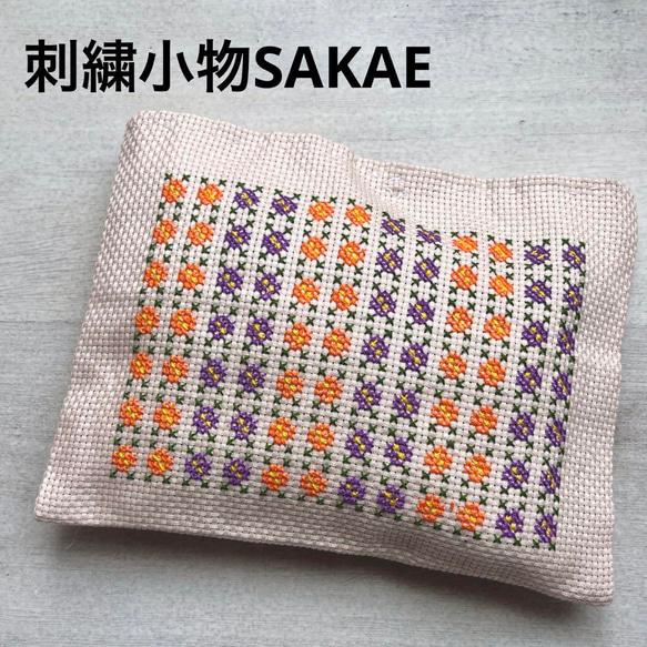 ハンドメイド手縫い刺繍花柄ポーチ　手帳ケース　通帳ケース