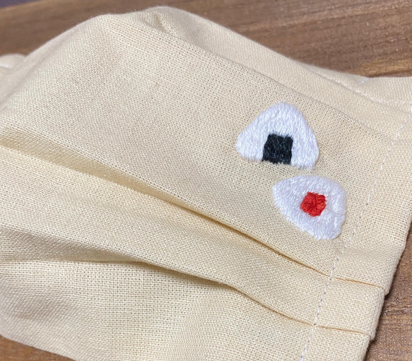 プリーツマスク　おにぎり　刺繍　＊さらしマスク　＊布マスク