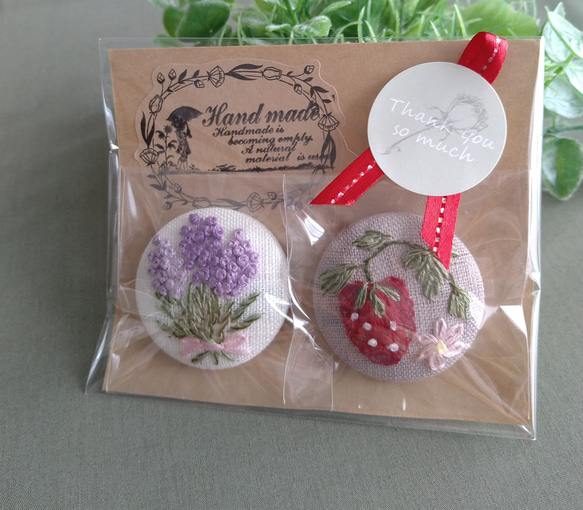 刺繍マグネット♫　ボタニカル　ギフト　お返し　バザー　かわいい雑貨　いちご　ラベンダー