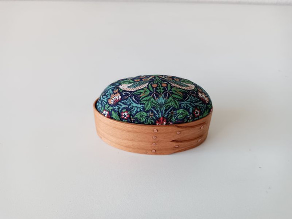 Pincushion 針山　（Shaker Oval Box #0)