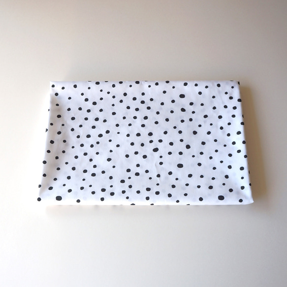 【142×98cm】サテン生地（オーガニックコットン）fuwa fuwa dot- small（white&black）