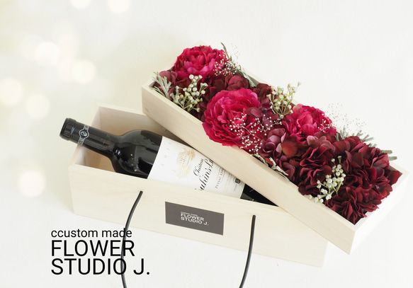 BOTTLE BOX & FLOWERS /  CHRISTMAS RED