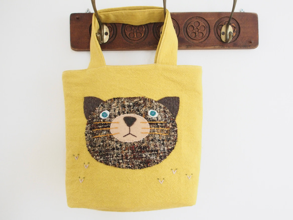 布刺繍の味わい猫ちゃんがかわいい手提げミニバッグ（黄色）