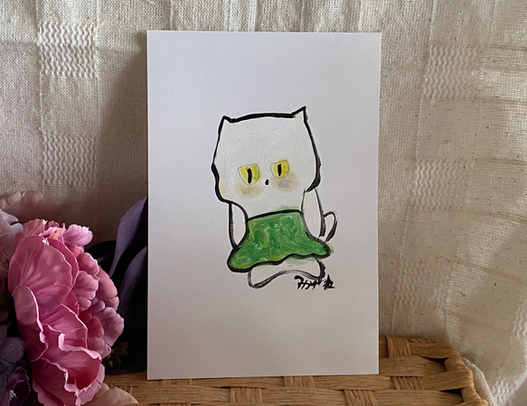 絵画。原画手描き【かわいい白い猫は緑の短いスカートを着ている】