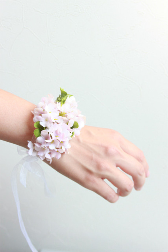 Wrist Bouquet　～アートフラワーリストブーケ 紫陽花＆四葉〜