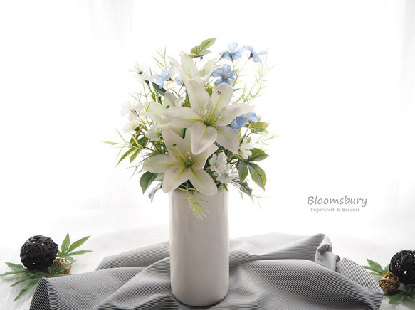 ＜仏花＞白ユリと小花のお供えの花 white & blue（花束タイプ）~ artificial flower ~