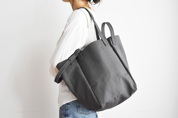 DROP SHOULDER TOTE BAG（チャコール/グレー）