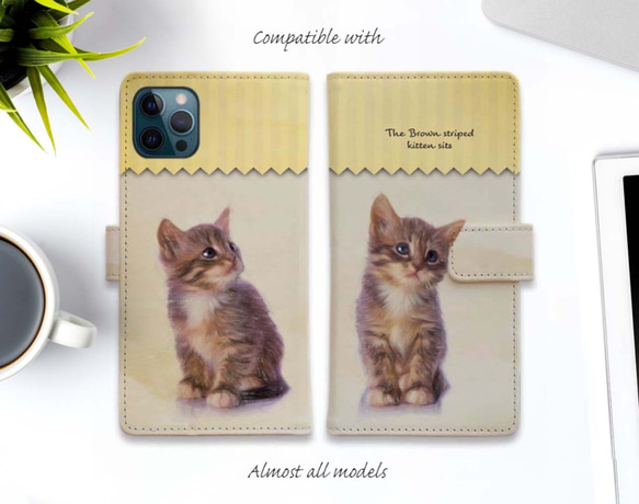 iPhone15/送料無料 全機種対応☆手帳型スマホケース・カバー kitten sits 座る子猫 猫