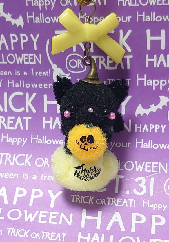 ポンポンマスコット♪Halloween=•ꞈ•= カボチャinクロネコちゃん★イエローカボチャ★