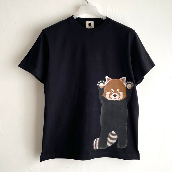 レッサーパンダ柄Tシャツ ブラック　手描きで描いた動物柄Tシャツ