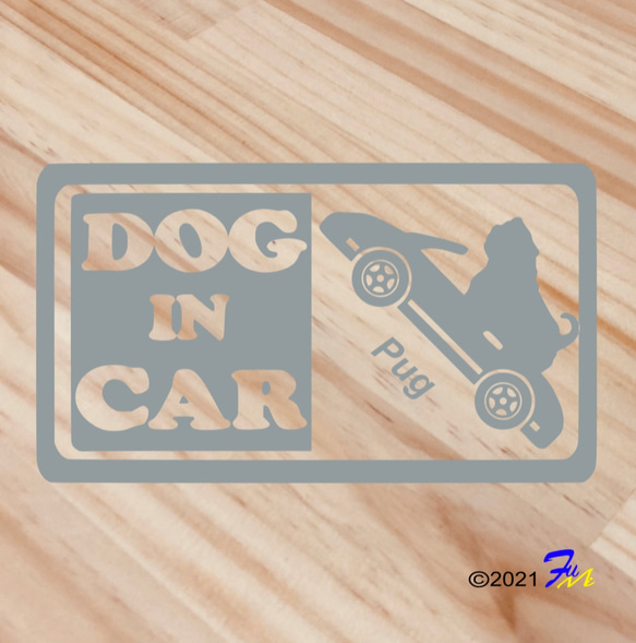 パグ DOG IN CAR ステッカー