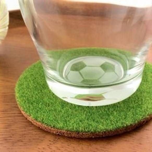 サッカーボールのグラス　芝生のみどりコースター付