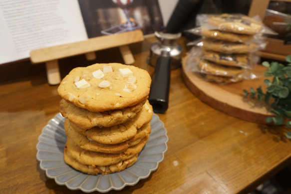 ごろごろナッツ&チョコ！ 大きなチョコチャンククッキー　マカダミア&カシュー